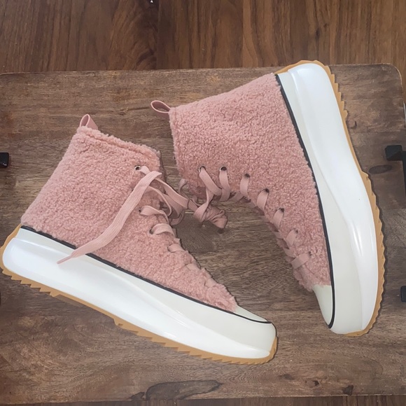Steve Madden Shoes - New without box faux shearling platform sneaker 9